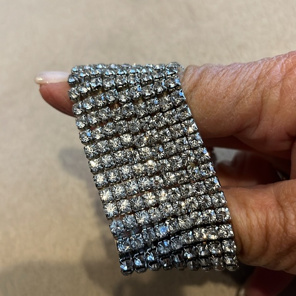 NWOT 9 row rhinestone stretch bracelet - Picture 4 of 5